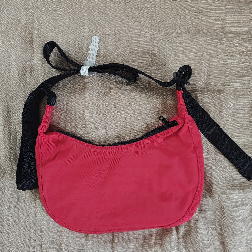 BAGGU Small Nylon Crescent Bag In Candy Apple Red